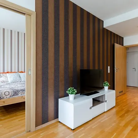 Flat At The Danube With Wellness