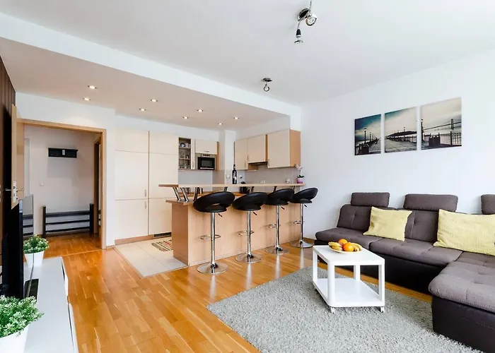 Flat At The Danube With Wellness *