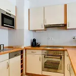 Flat At The Danube With Wellness *