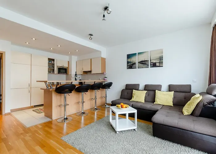 Flat At The Danube With Wellness منزل للإقامة *